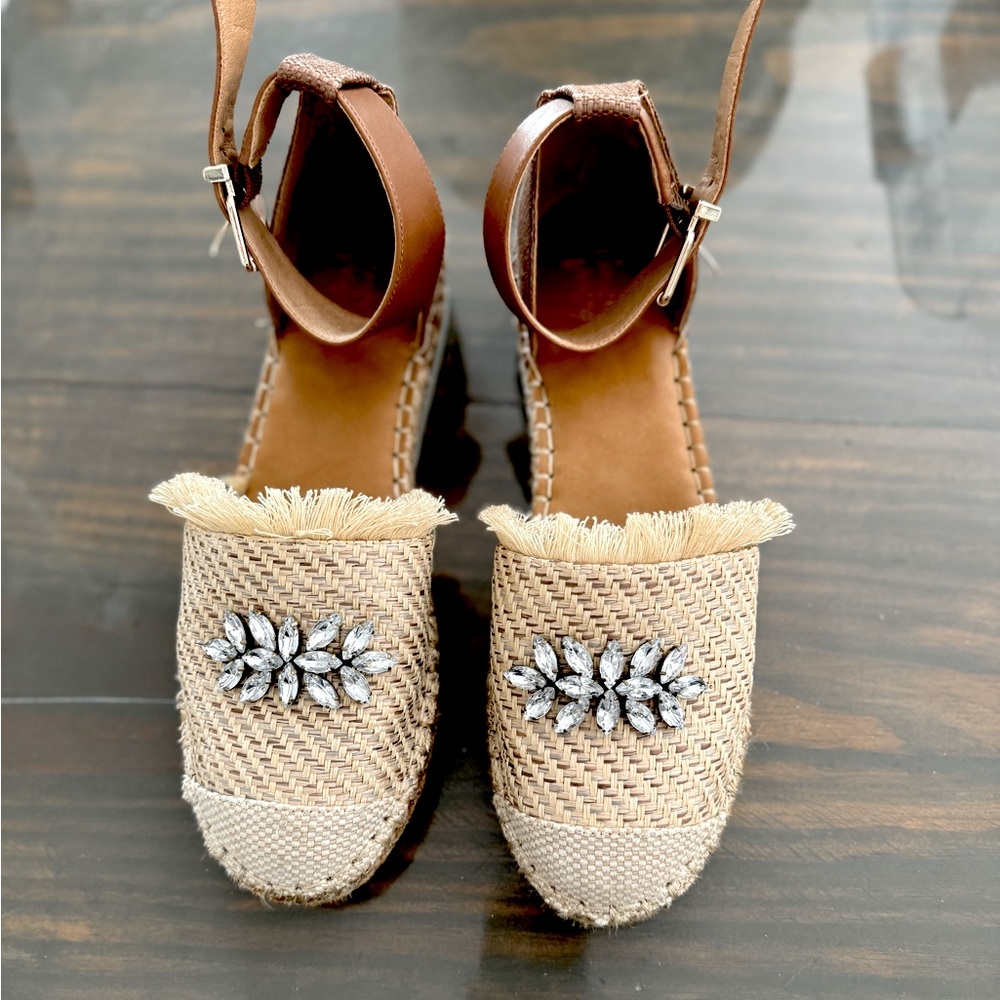 EUC Crown Vintage Sandals